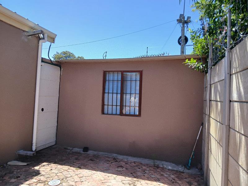 4 Bedroom Property for Sale in Mabille Park Western Cape